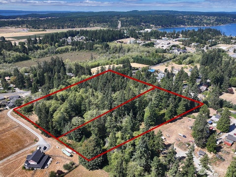 Photo of 2 Scenic Avenue, Freeland, WA 98249 (MLS # 2578854)