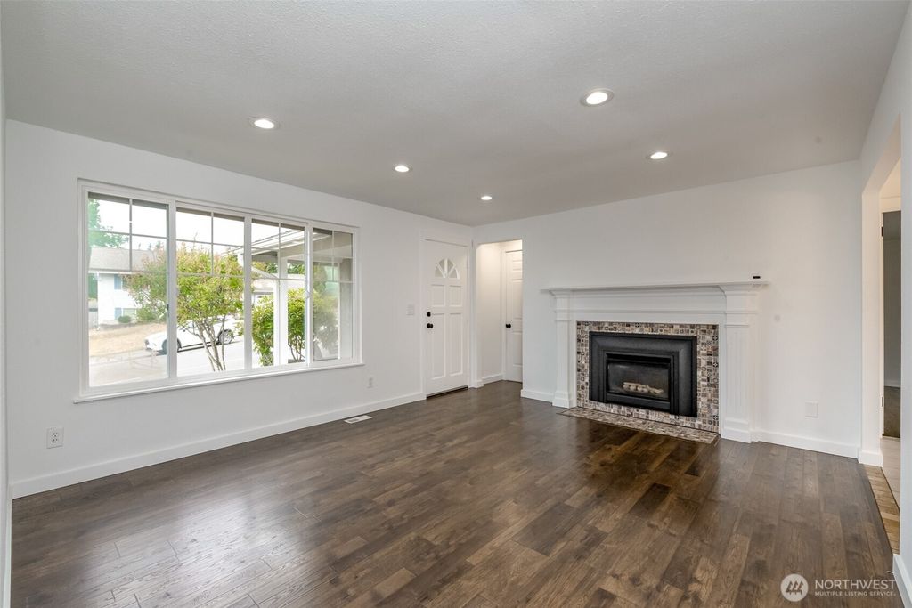 Photo of 13457 SE Fairwood Boulevard, Renton, WA 98058 (MLS # 2395737)