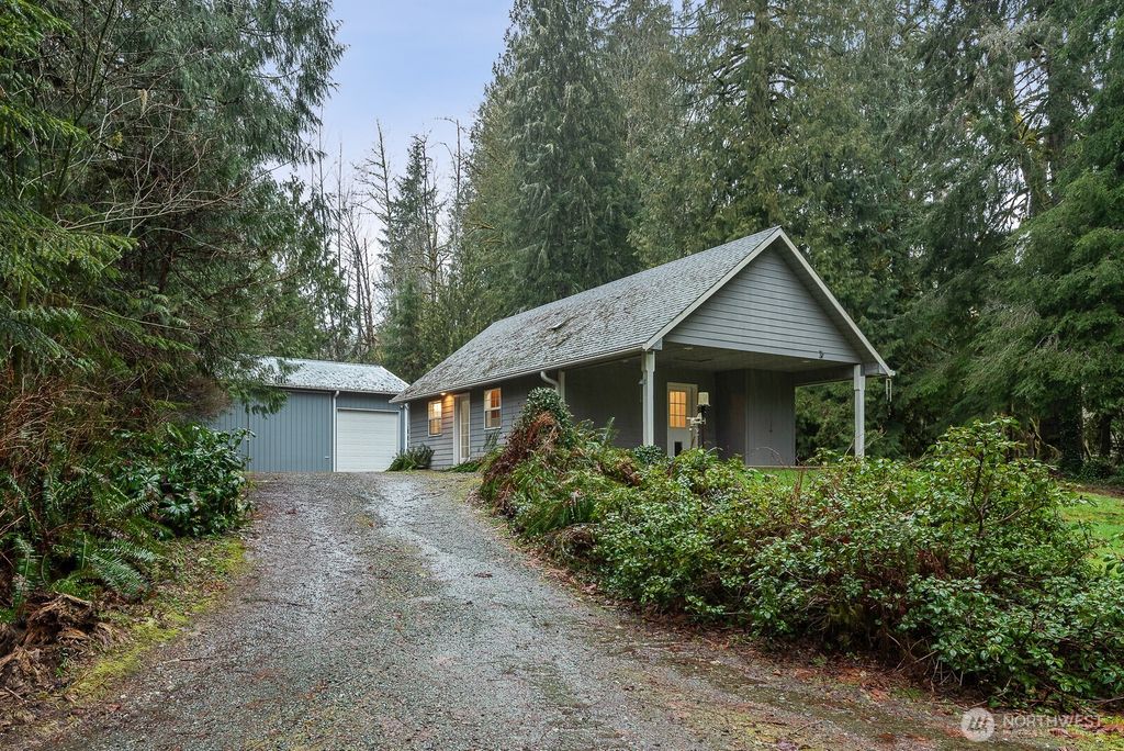 Photo of 40519 E Whitehorse Drive, Arlington, WA 98223 (MLS # 2334541)