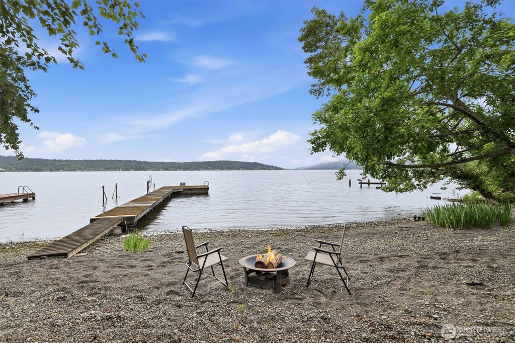 Photo of 500 W Lake Sammamish Parkway NE, Bellevue, WA 98008 (MLS # 2576733)