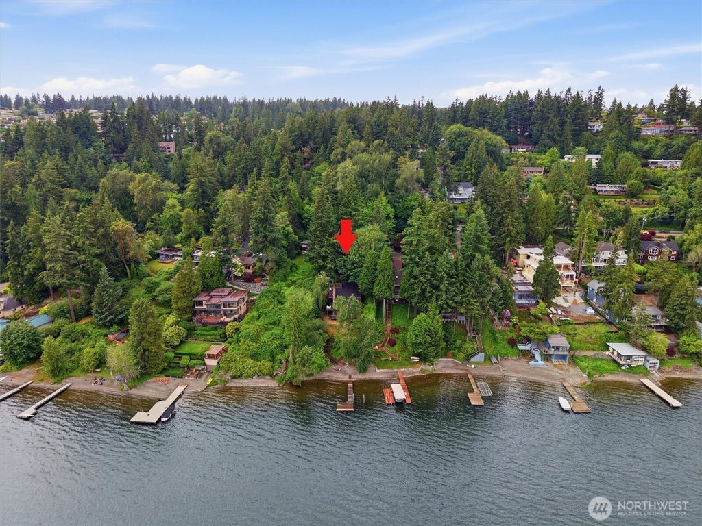 Photo of 500 W Lake Sammamish Parkway NE, Bellevue, WA 98008 (MLS # 2576733)