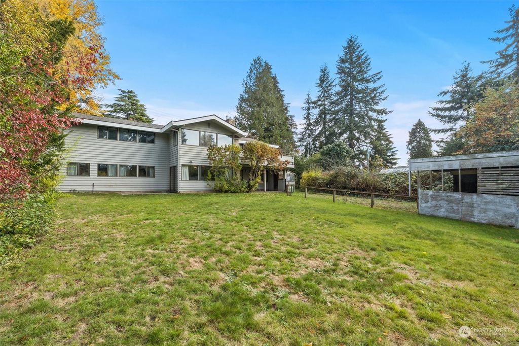 Photo of 12525 39th Avenue NE, Seattle, WA 98125 (MLS # 2308968)