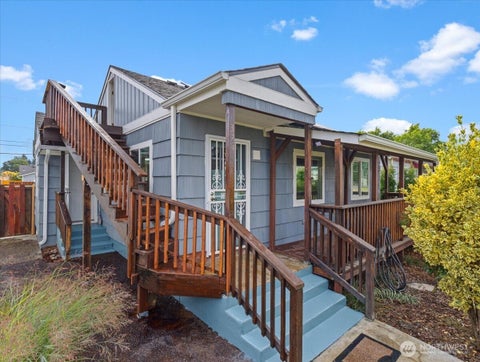 Photo of 324 28th Avenue, Longview, WA 98632 (MLS # 2581579)
