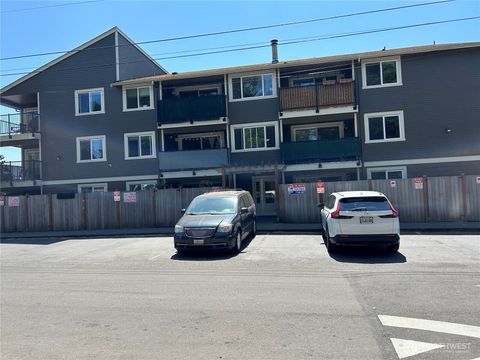 Photo of 939 N 101st Street #101, Seattle, WA 98133 (MLS # 2411020)