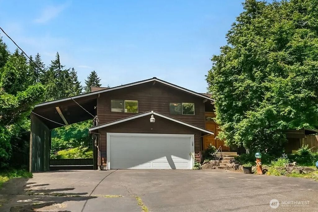 Photo of 4008 NE 197th Street, Lake Forest Park, WA 98155 (MLS # 2471756)