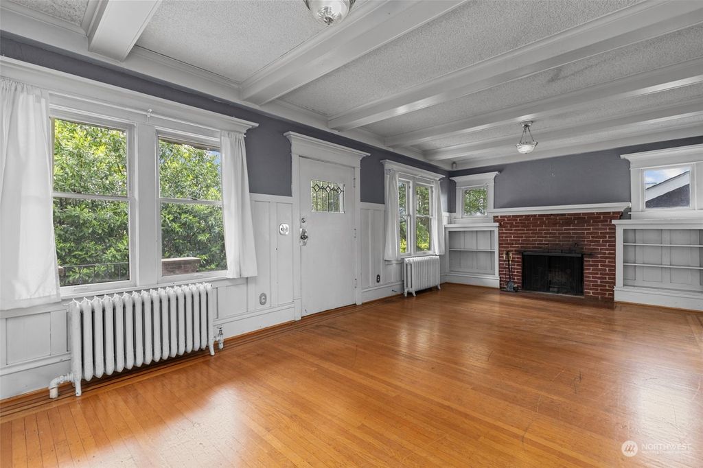 Photo of 1606 NE 65th Street, Seattle, WA 98115 (MLS # 2241195)