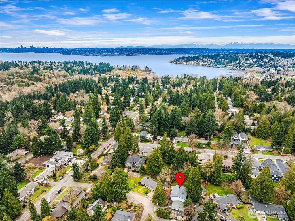 Photo of 11223 109th Avenue NE, Kirkland, WA 98033 (MLS # 2520189)