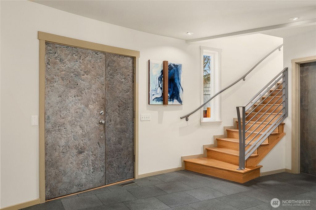 Photo of 11223 109th Avenue NE, Kirkland, WA 98033 (MLS # 2520189)