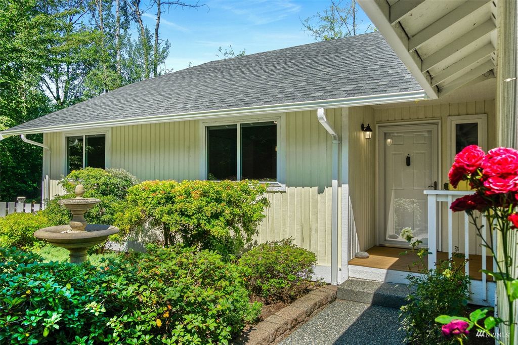 Photo of 3105 Alaska Road, Brier, WA 98036 (MLS # 1976564)