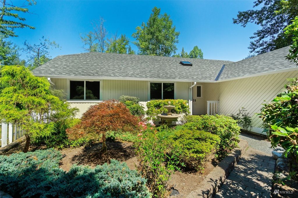 Photo of 3105 Alaska Road, Brier, WA 98036 (MLS # 1976564)
