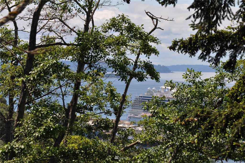 Photo of 2231 11th Avenue W, Seattle, WA 98119 (MLS # 1957655)