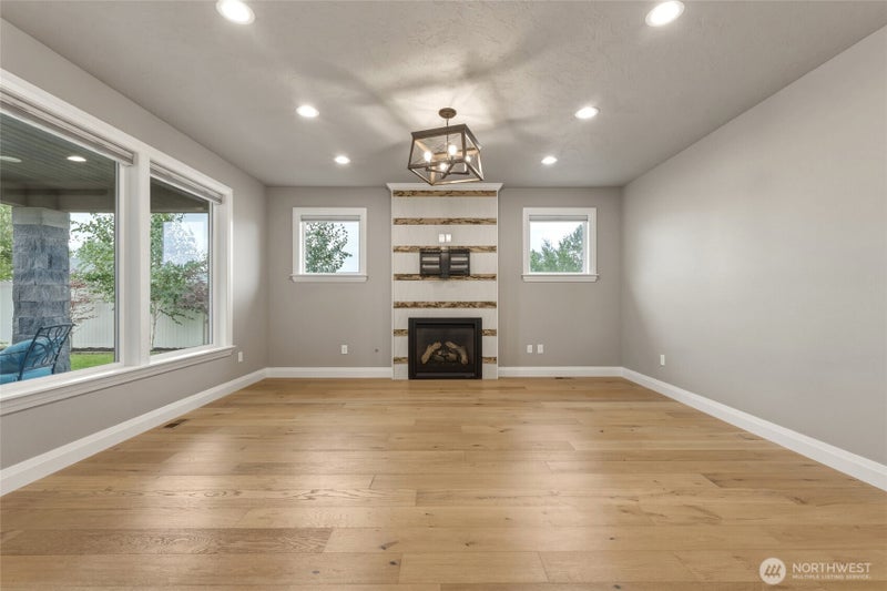 10 NE Alpine Drive