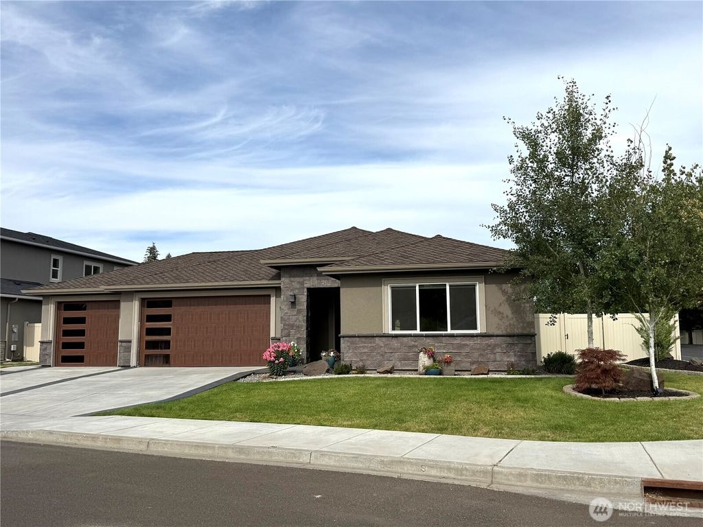 Photo of 10 NE Alpine Drive, College Place, WA 99324 (MLS # 2548060)