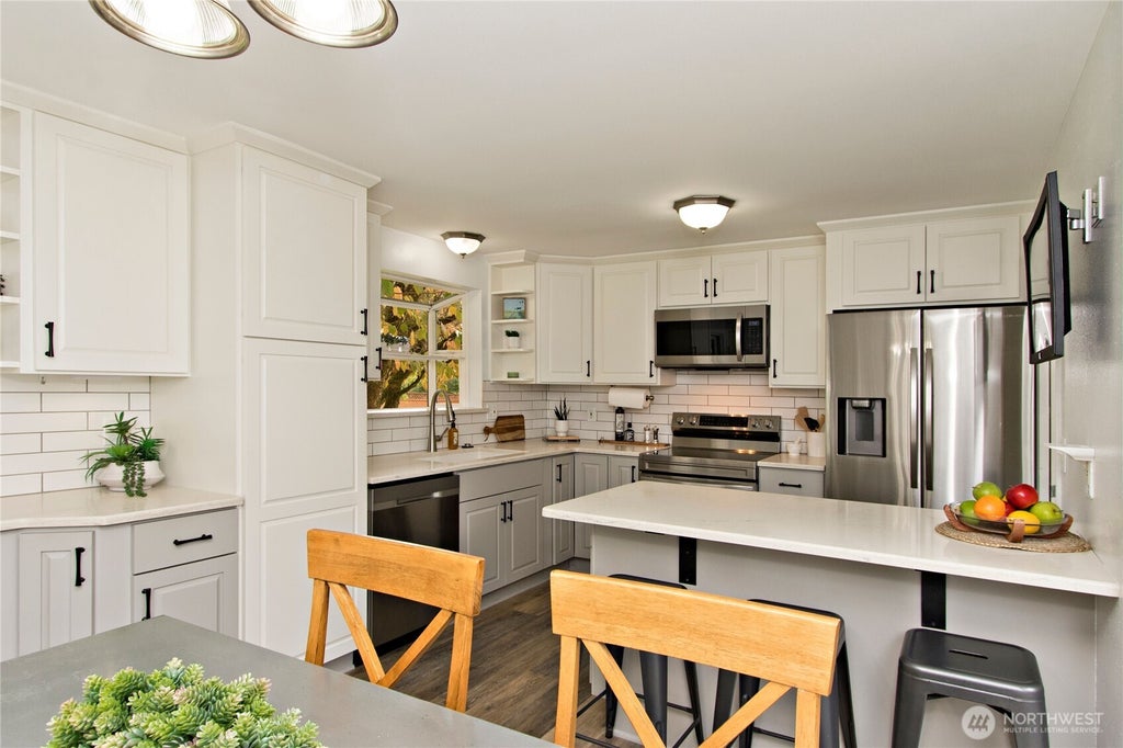 Photo of 15605 NE 1st Street, Bellevue, WA 98008 (MLS # 2591788)