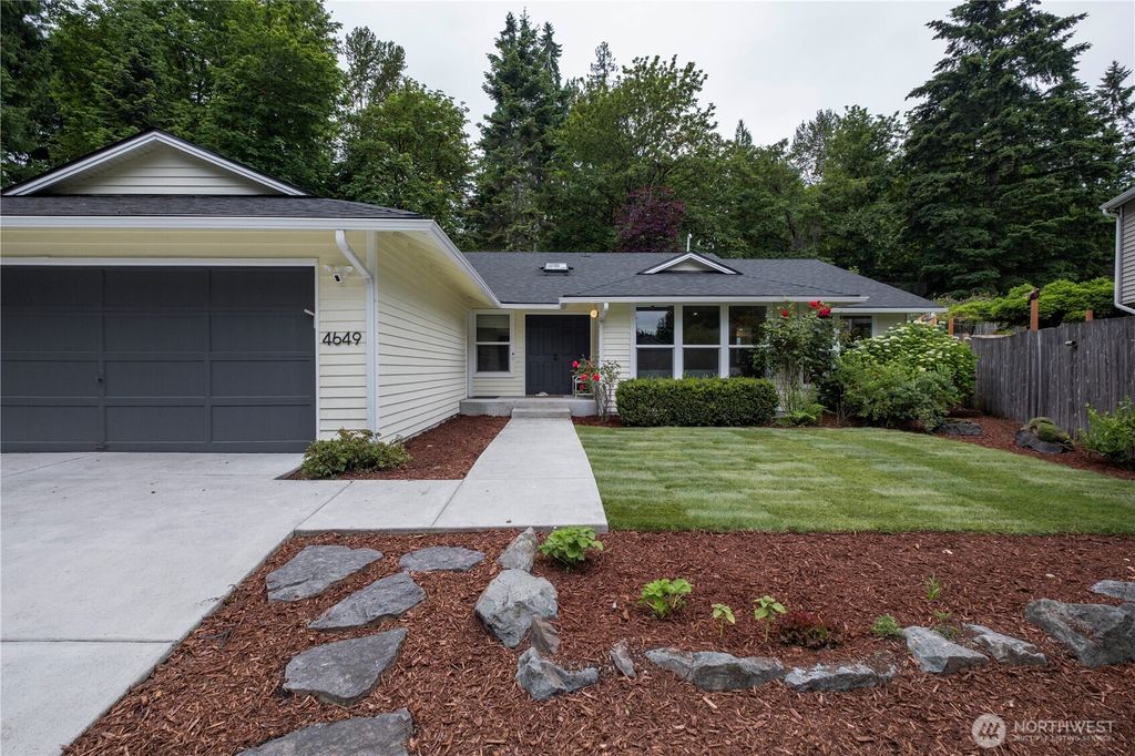 Photo of 4649 189th Place SE, Issaquah, WA 98027 (MLS # 2538235)