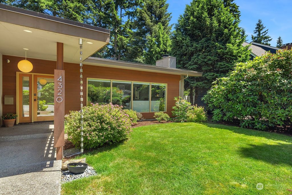 Photo of 4320 91st Avenue SE, Mercer Island, WA 98040 (MLS # 2250287)