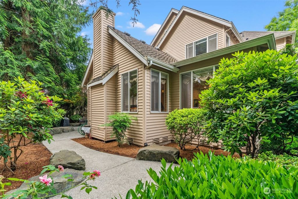 Photo of 2734 206th Terrace NE, Sammamish, WA 98074 (MLS # 2129054)