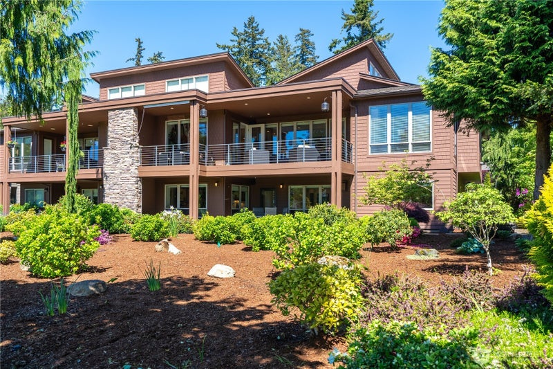 8775 Club House Point Drive