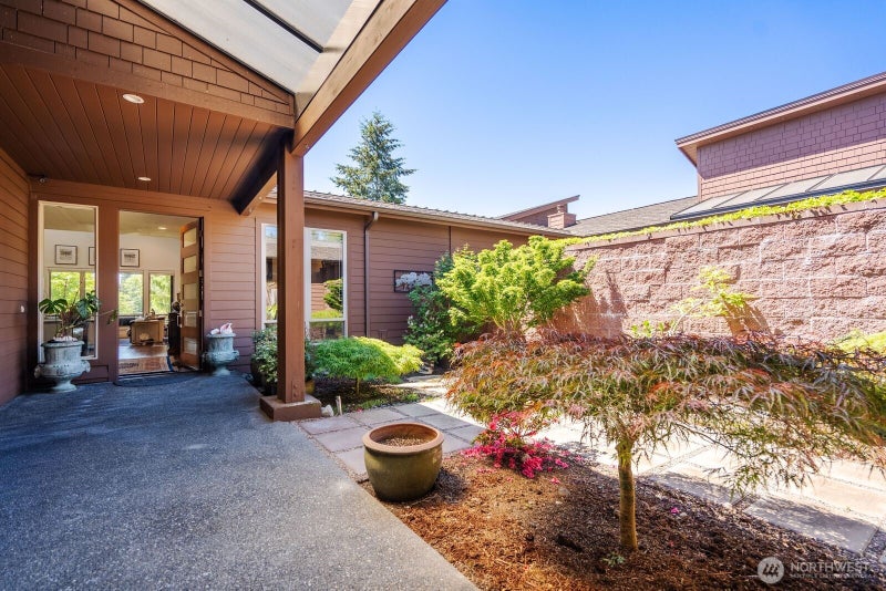 8775 Club House Point Drive