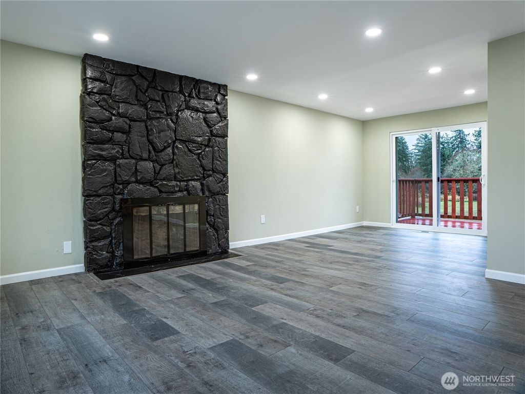 Photo of 13404 8th Avenue E, Tacoma, WA 98445 (MLS # 2459029)