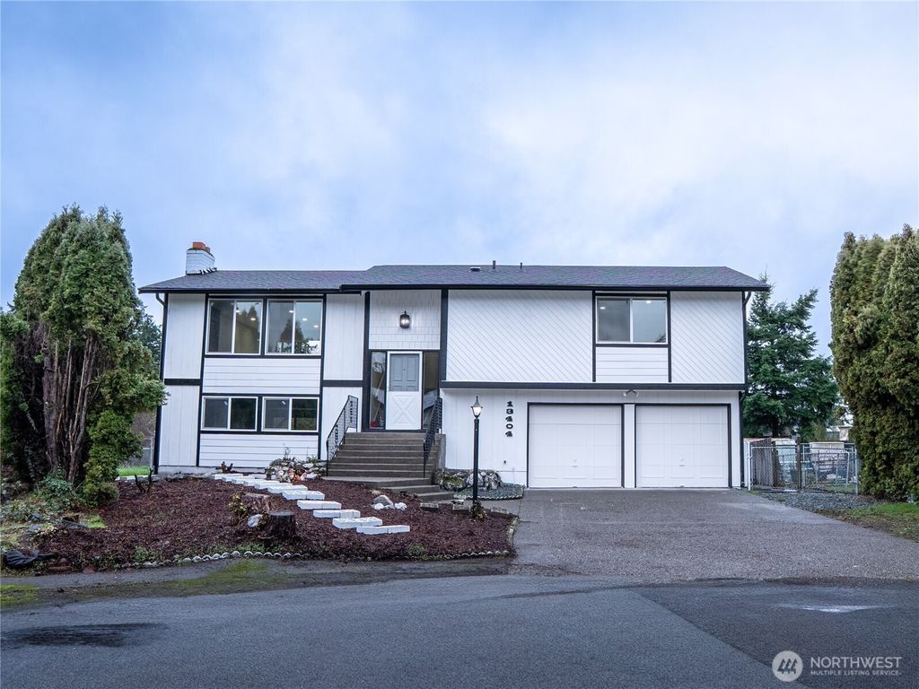 Photo of 13404 8th Avenue E, Tacoma, WA 98445 (MLS # 2459029)