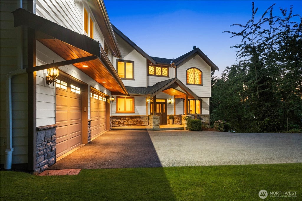 Photo of 12510 Holmes Point Drive NE, Kirkland, WA 98034 (MLS # 2563026)