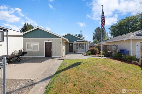 Photo of 1102 S 11th Avenue, Kelso, WA 98626 (MLS # 2438639)