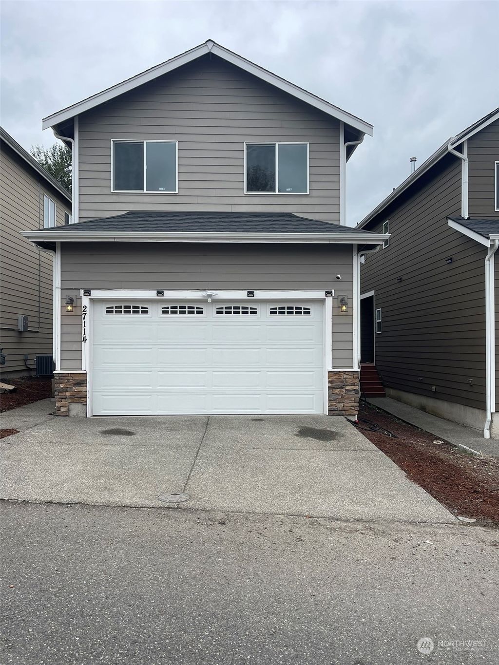 Photo of 27114 105th Ave Ave SE, Kent, WA 98030 (MLS # 2289590)