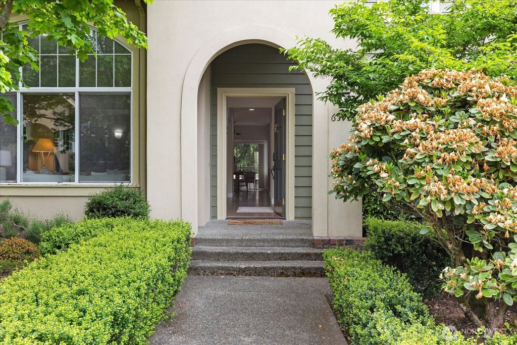 Photo of 6592 127th Place SE, Bellevue, WA 98006 (MLS # 2524558)