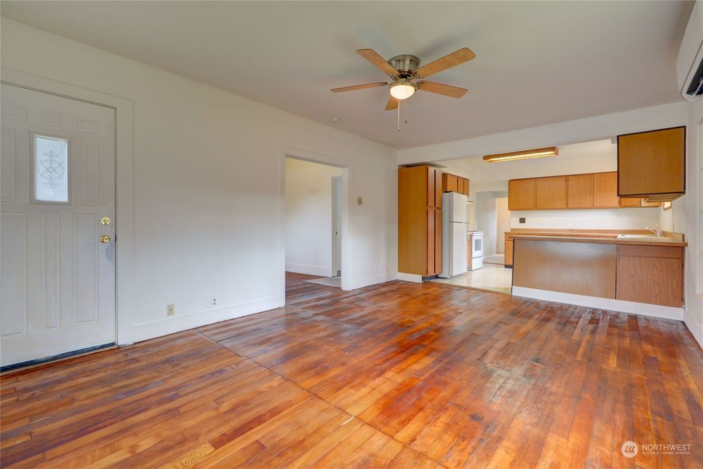 Photo of 409 Cascade Avenue, Granite Falls, WA 98252 (MLS # 2173432)