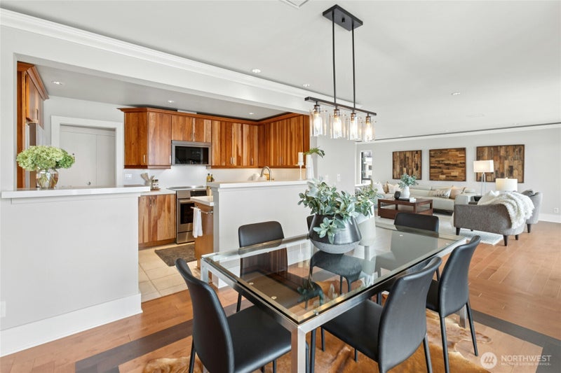 320 Melrose Avenue E 704