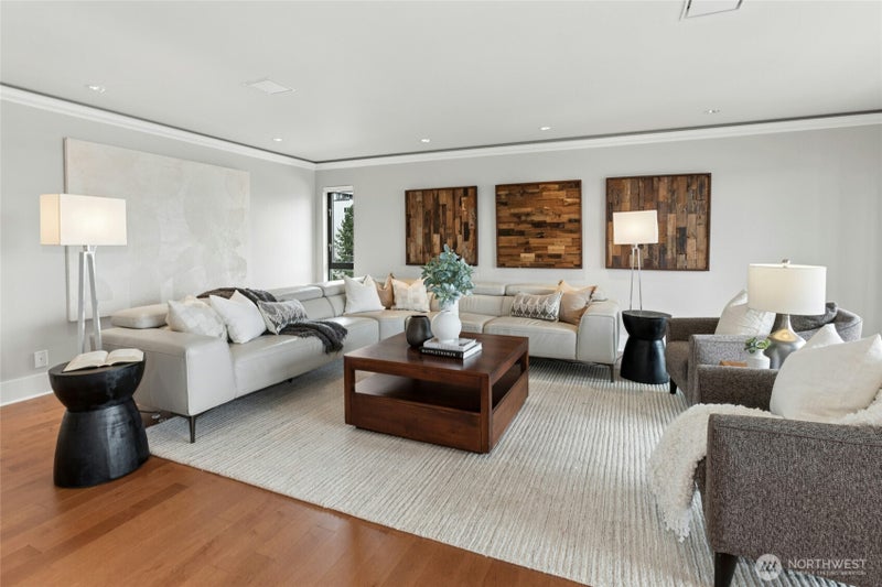 320 Melrose Avenue E 704