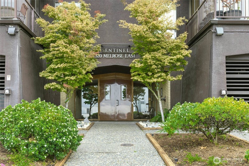320 Melrose Avenue E 704