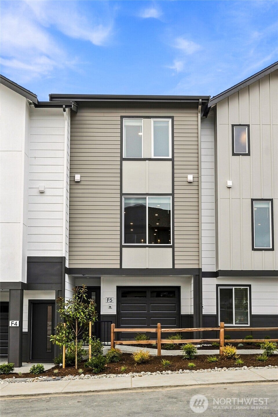 Photo of 16202 Manor Way #F2, Lynnwood, WA 98087 (MLS # 2566415)
