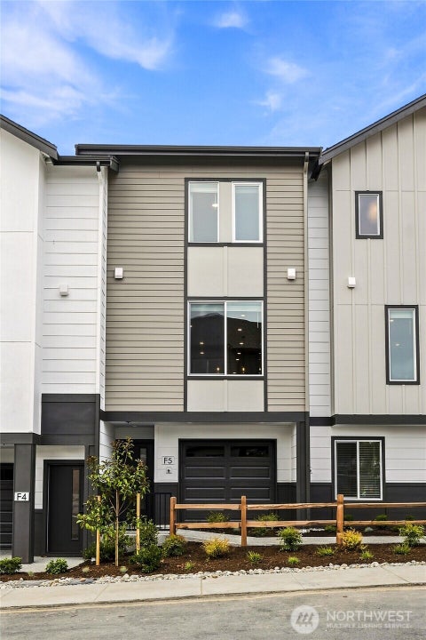 Photo of 16202 Manor Way #F2, Lynnwood, WA 98087 (MLS # 2566415)