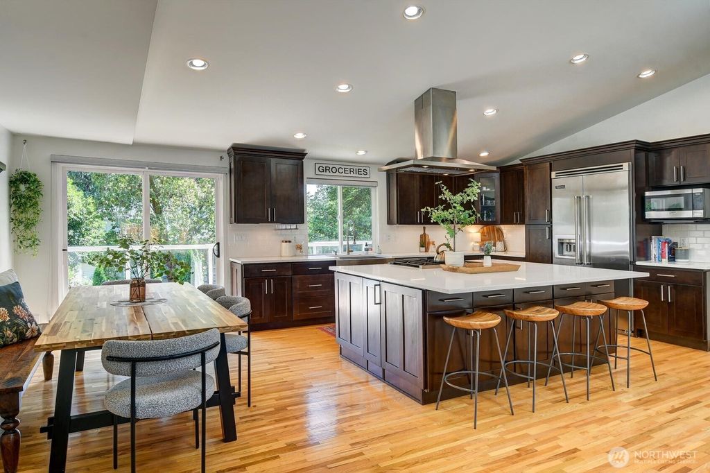 Photo of 10515 NE 122nd Street, Kirkland, WA 98034 (MLS # 2386148)