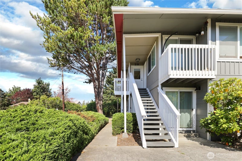 1930 Lawrence Street 38
