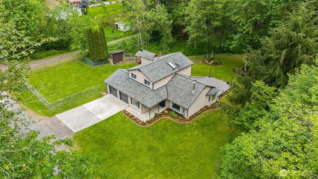 Photo of 11404 356th Avenue NE, Carnation, WA 98014 (MLS # 2524829)
