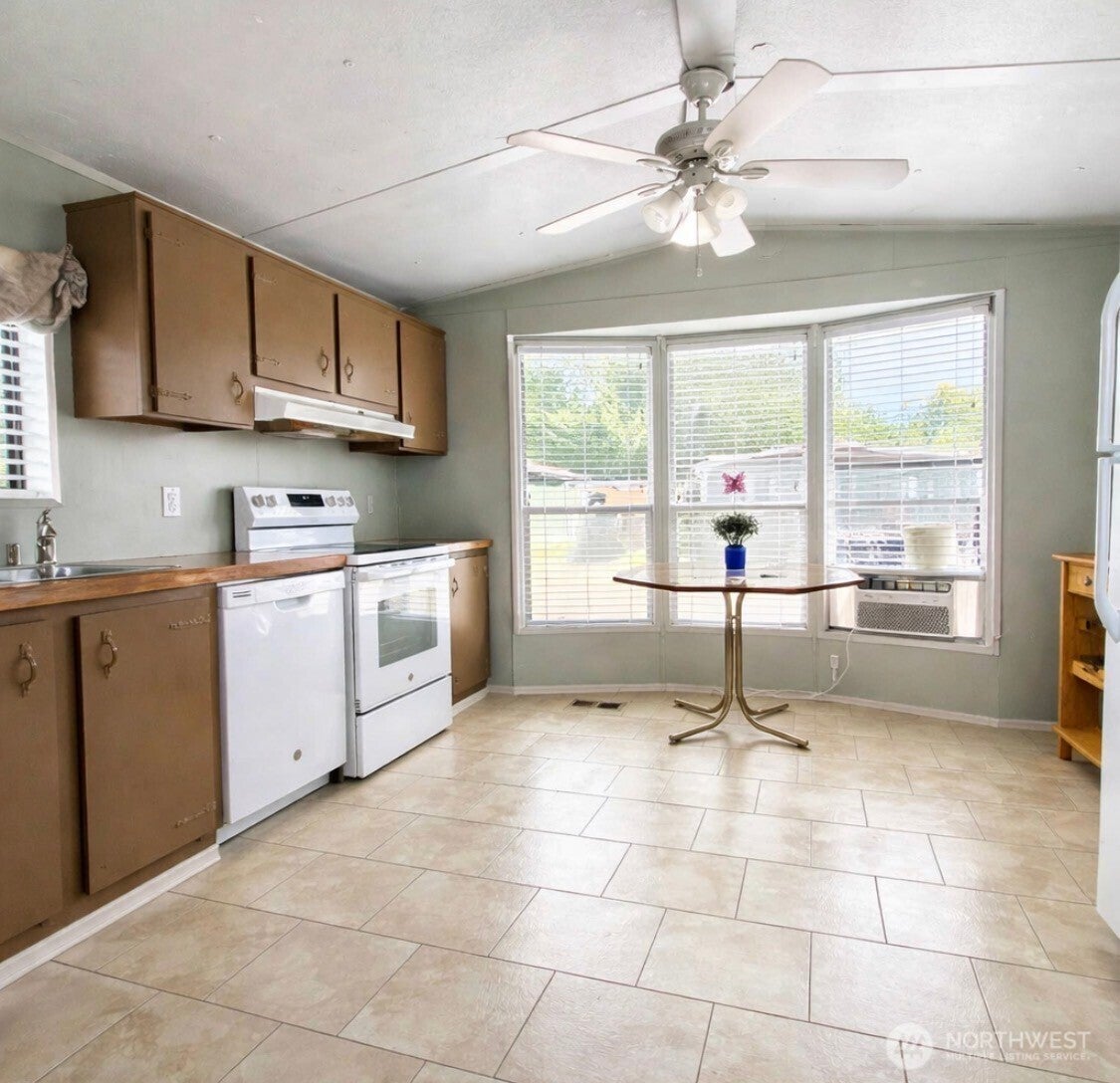 8508 144th Avenue E 11