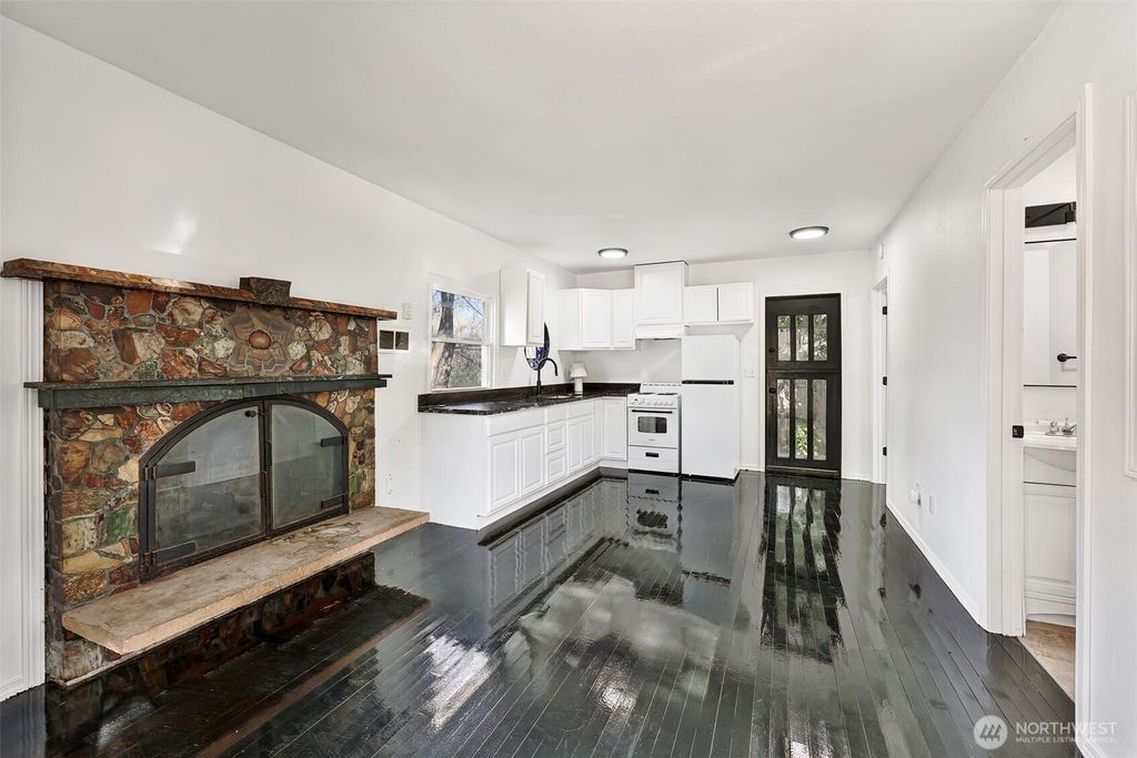 Photo of 5302 S 137th Street, Tukwila, WA 98168 (MLS # 2490868)