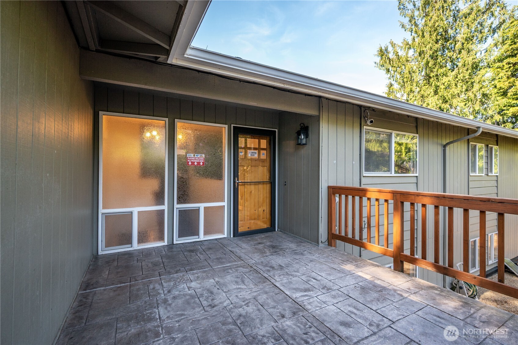 2441 W Lynnwood Drive