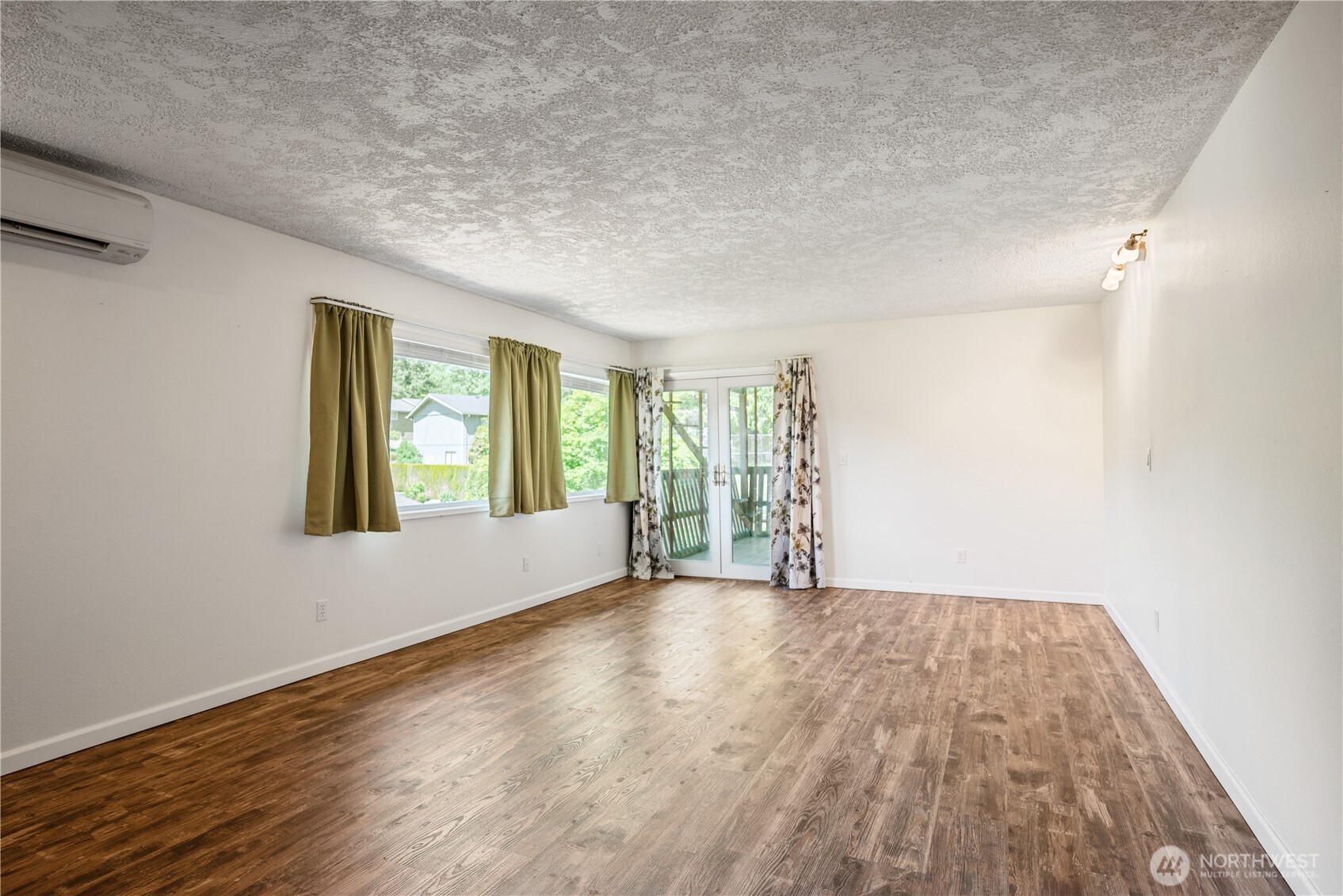 2441 W Lynnwood Drive