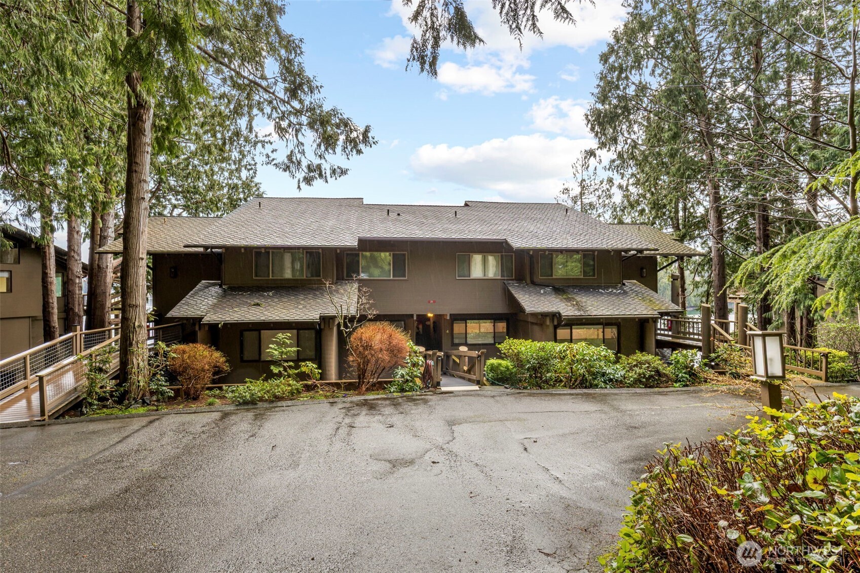 211 North Bay Lane 4