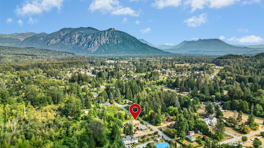 Photo of 37624 SE 80th Street, Snoqualmie, WA 98065 (MLS # 2433292)