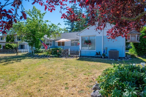 Photo of 685 NE Regatta Street, Oak Harbor, WA 98277 (MLS # 2541843)