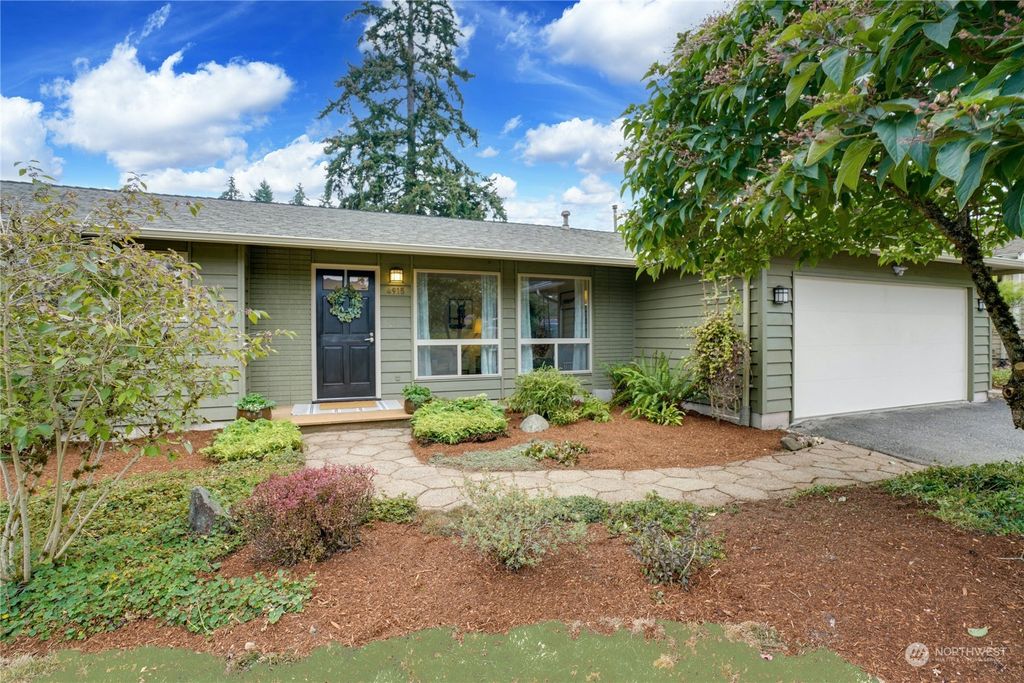 Photo of 4915 NE 24th Street, Renton, WA 98059 (MLS # 1996541)