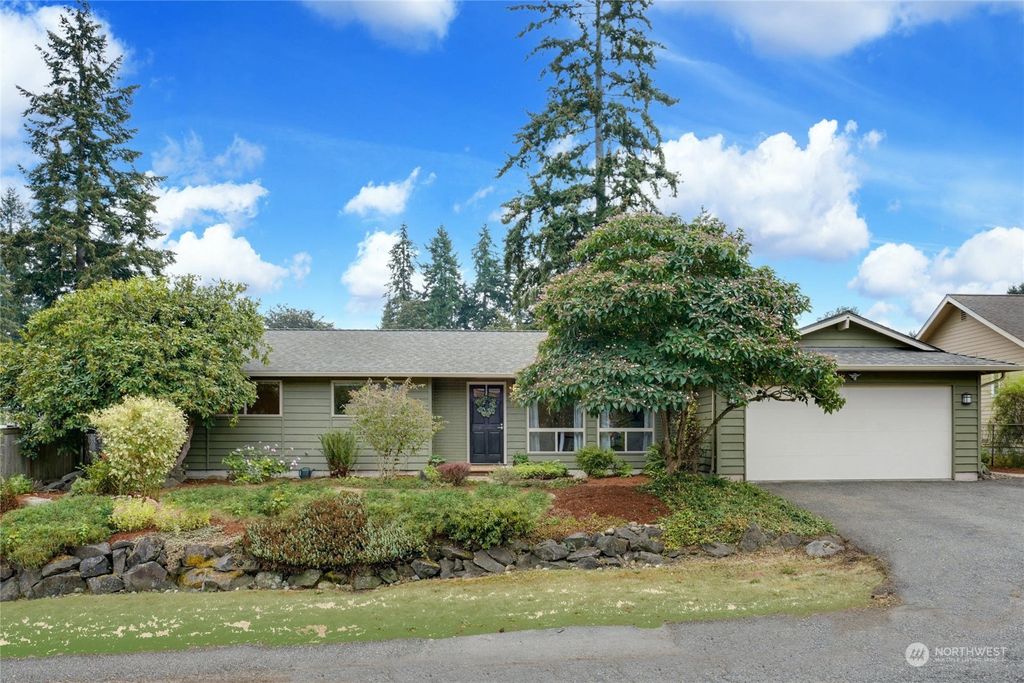 Photo of 4915 NE 24th Street, Renton, WA 98059 (MLS # 1996541)