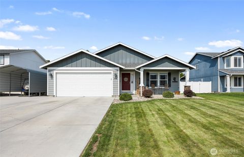 Photo of 908 W Polo Ridge Drive, Moses Lake, WA 98837 (MLS # 2433002)