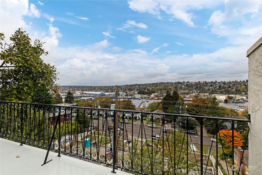 Photo of 818 W Emerson Street, Seattle, WA 98119 (MLS # 2184750)