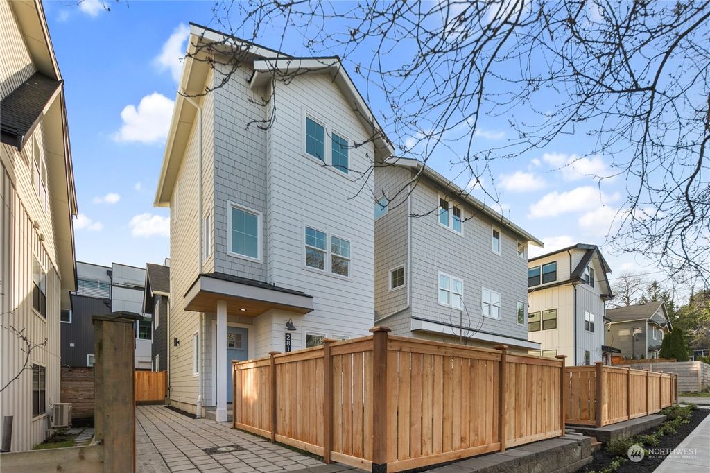 Photo of 2815 B E Denny Way, Seattle, WA 98122 (MLS # 2197408)